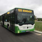 Autobus przegubowy marki Mercedes